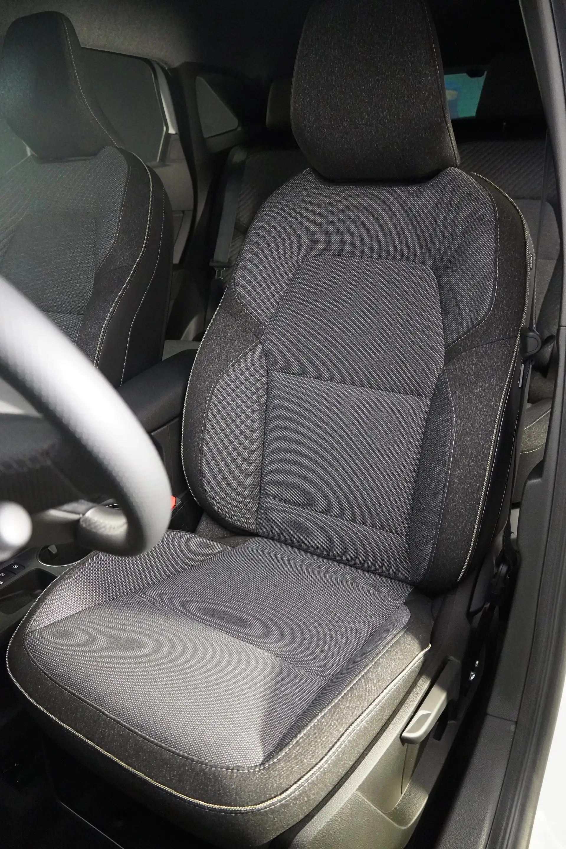 Mitsubishi Grandis 1,8 HEV Intense S+C+T 26,5 — photo 7