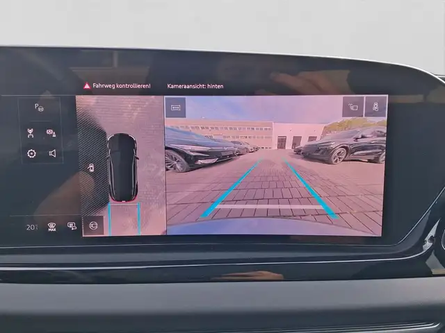 Audi A6 view 14