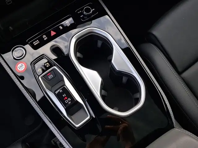 Audi A6 view 11