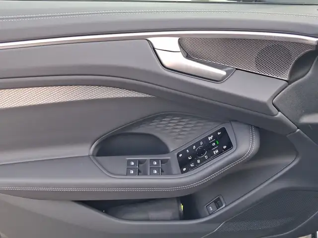 Audi A6 view 8