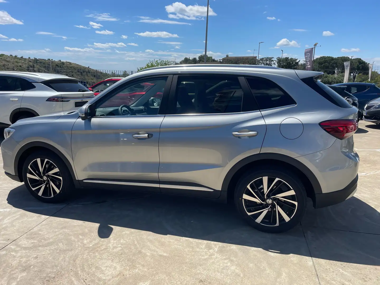 MG ZS Hybrid+ 1.5 Luxury auto (NUOVA) Argento - 2