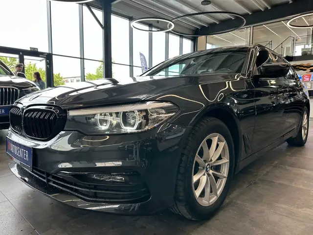 BMW 5 Series view 4