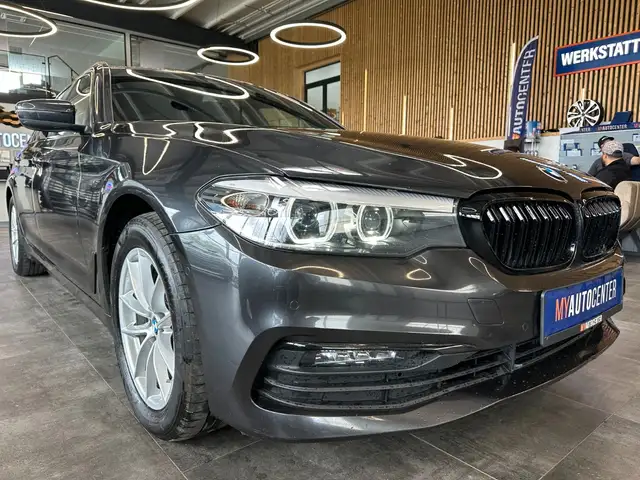 BMW 5 Series view 3