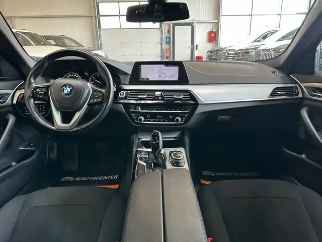 BMW 5 Series view 6