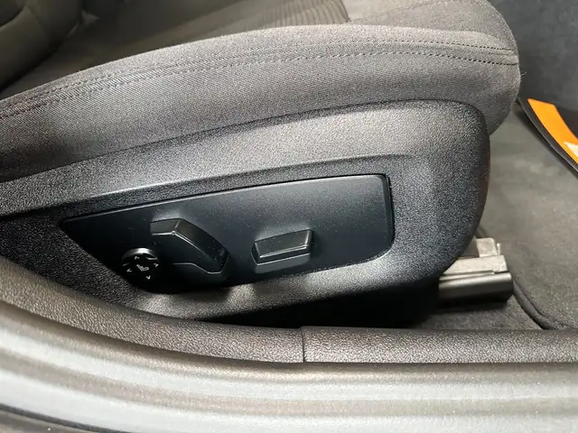 BMW 5 Series view 7