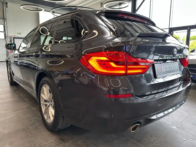 BMW 5 Series view 5