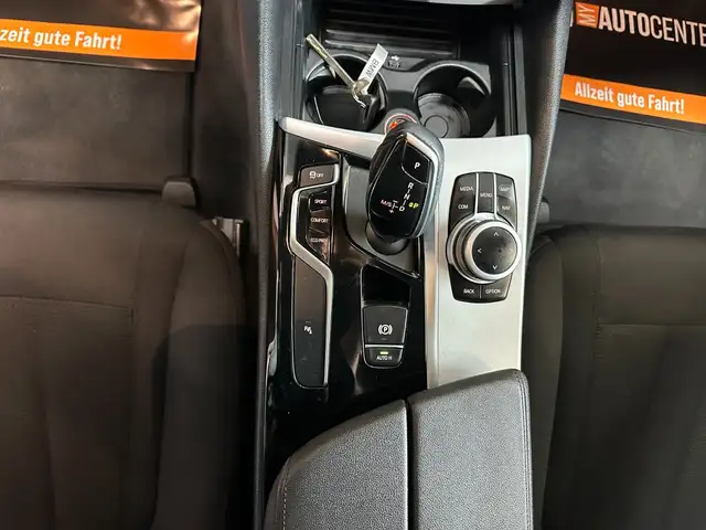 BMW 5 Series view 11