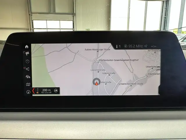 BMW 5 Series view 14