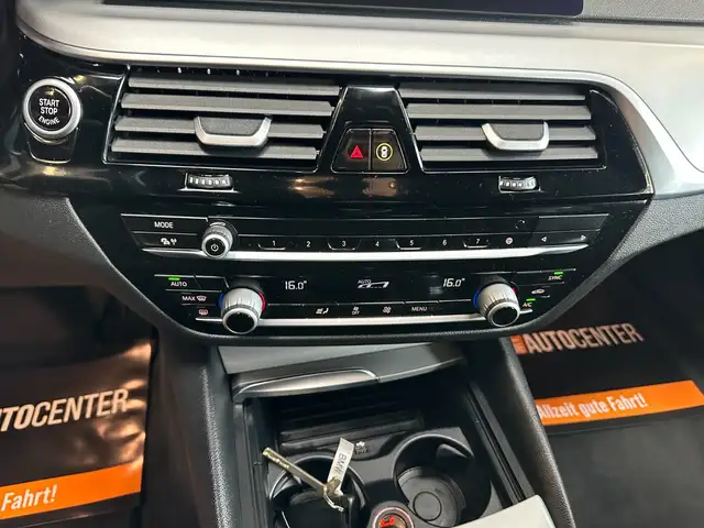BMW 5 Series view 10