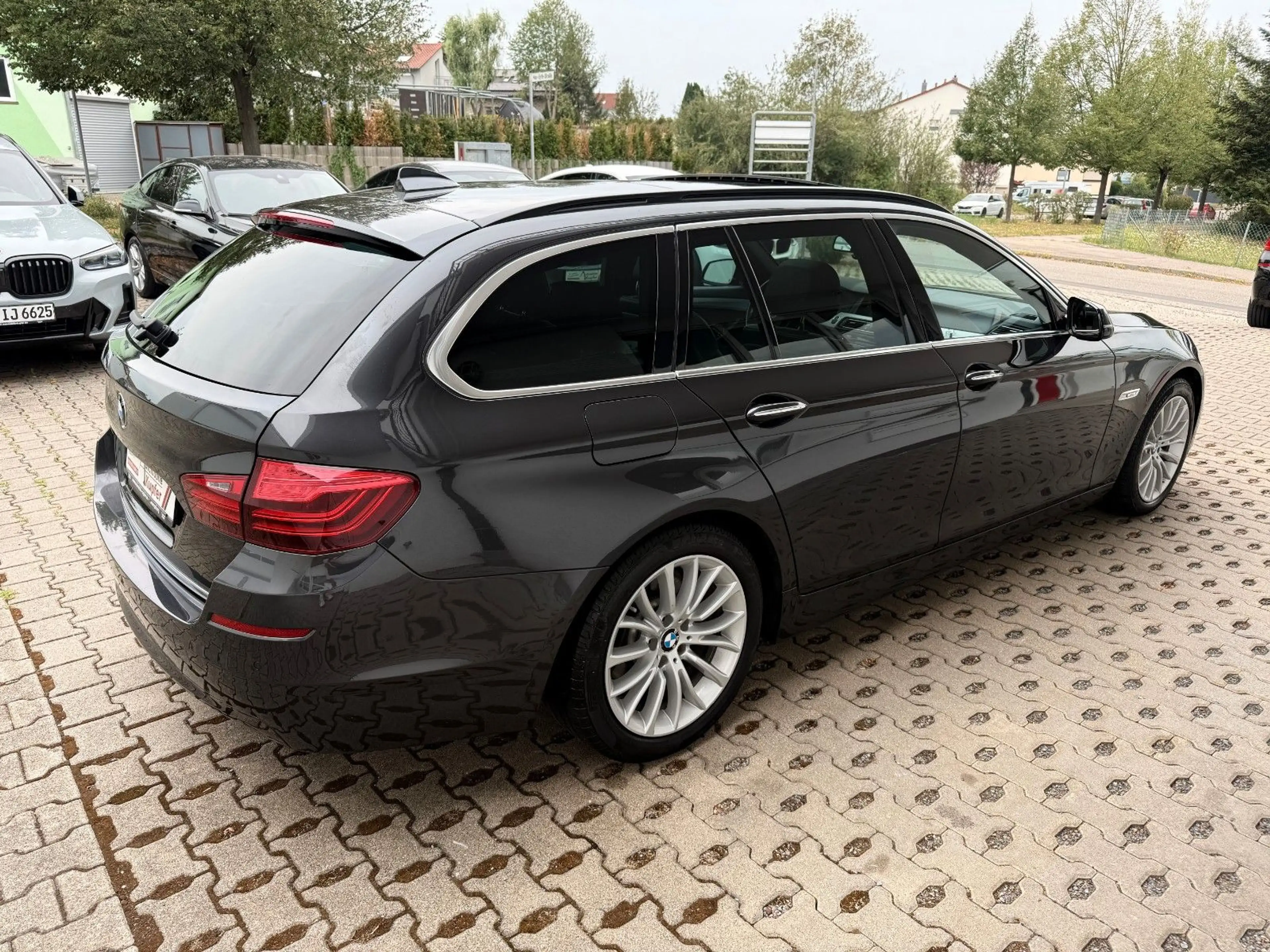 BMW 525 d Touring Exclusivleder PANO Ad. LED Driv.Ass — photo 11