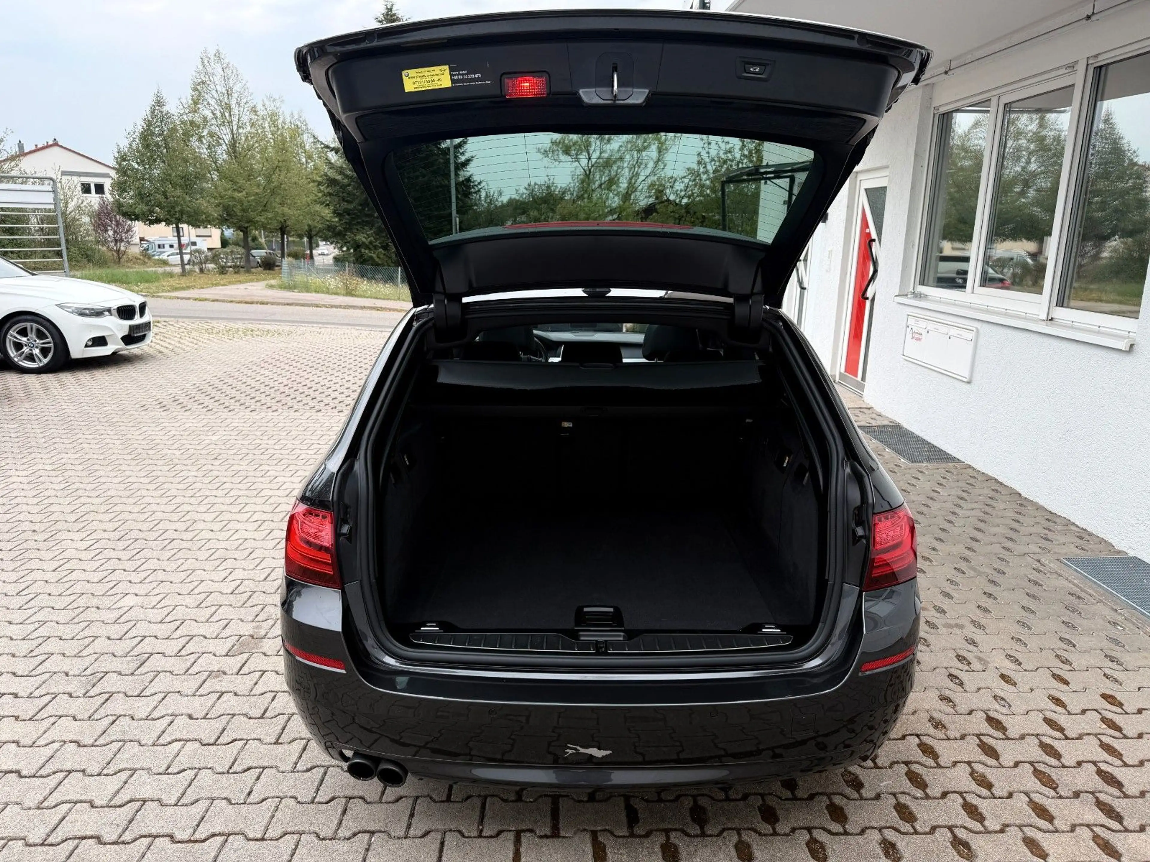BMW 525 d Touring Exclusivleder PANO Ad. LED Driv.Ass — photo 10