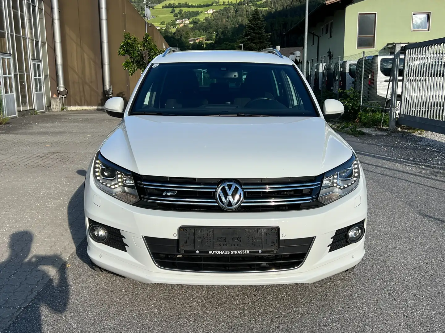 Volkswagen Tiguan R-Line 2.0 TDI 4Motion Automatik 1-Hand Euro-6* Weiß - 2