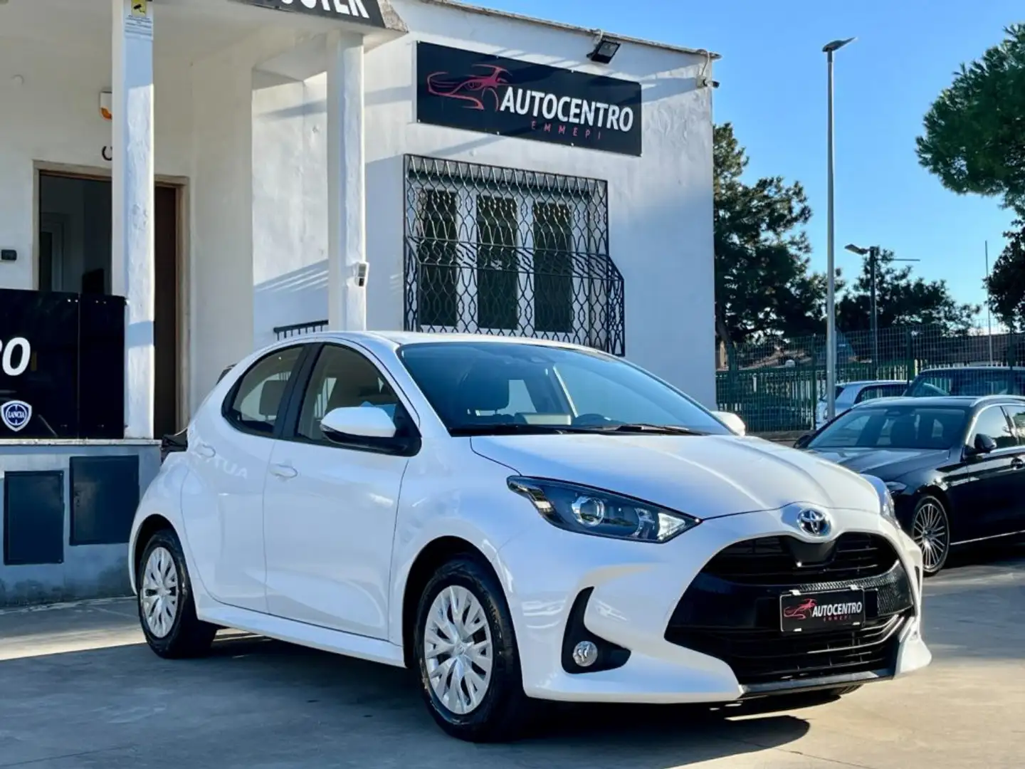 Toyota Yaris 1.5 Hybrid 5 porte Active Blanco - 1