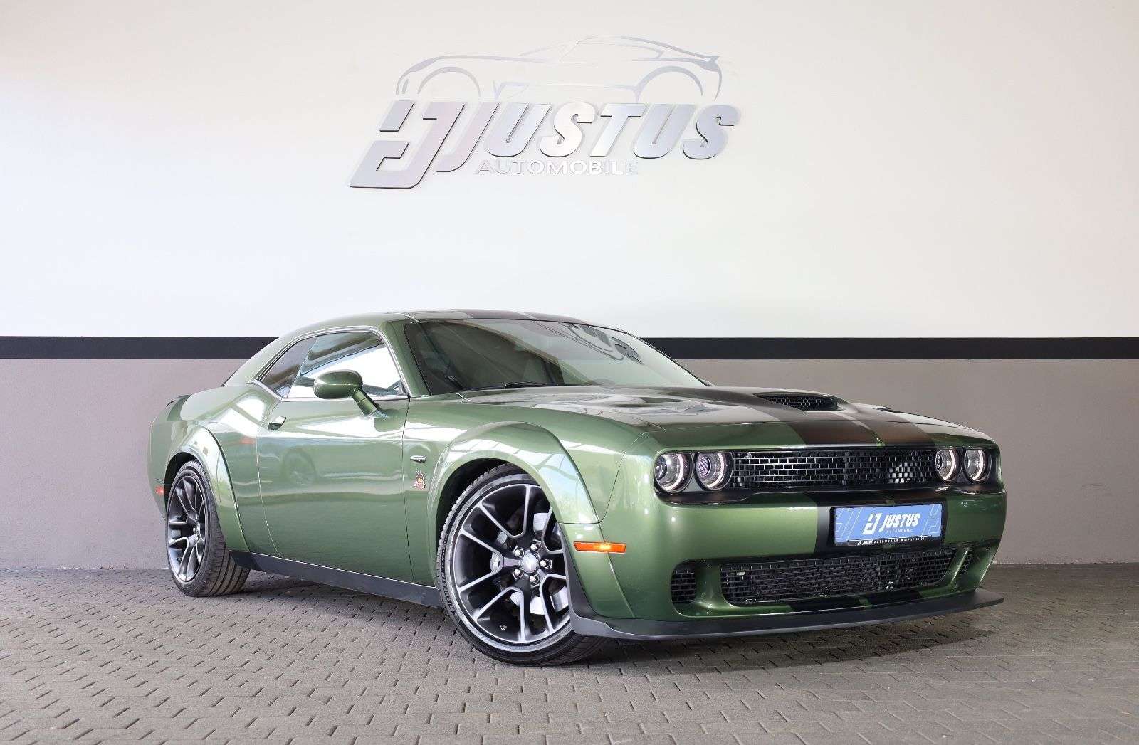 Second hand Dodge Challenger 6.4
