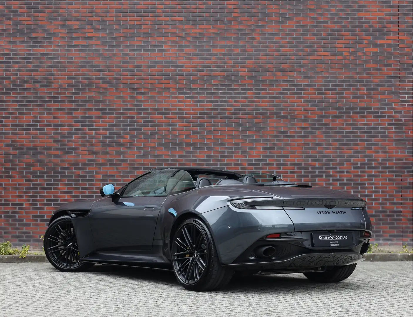 Aston Martin DB12 Volante 4.0 V8 | Xenon Grey - Carbon Pack Grau - 2