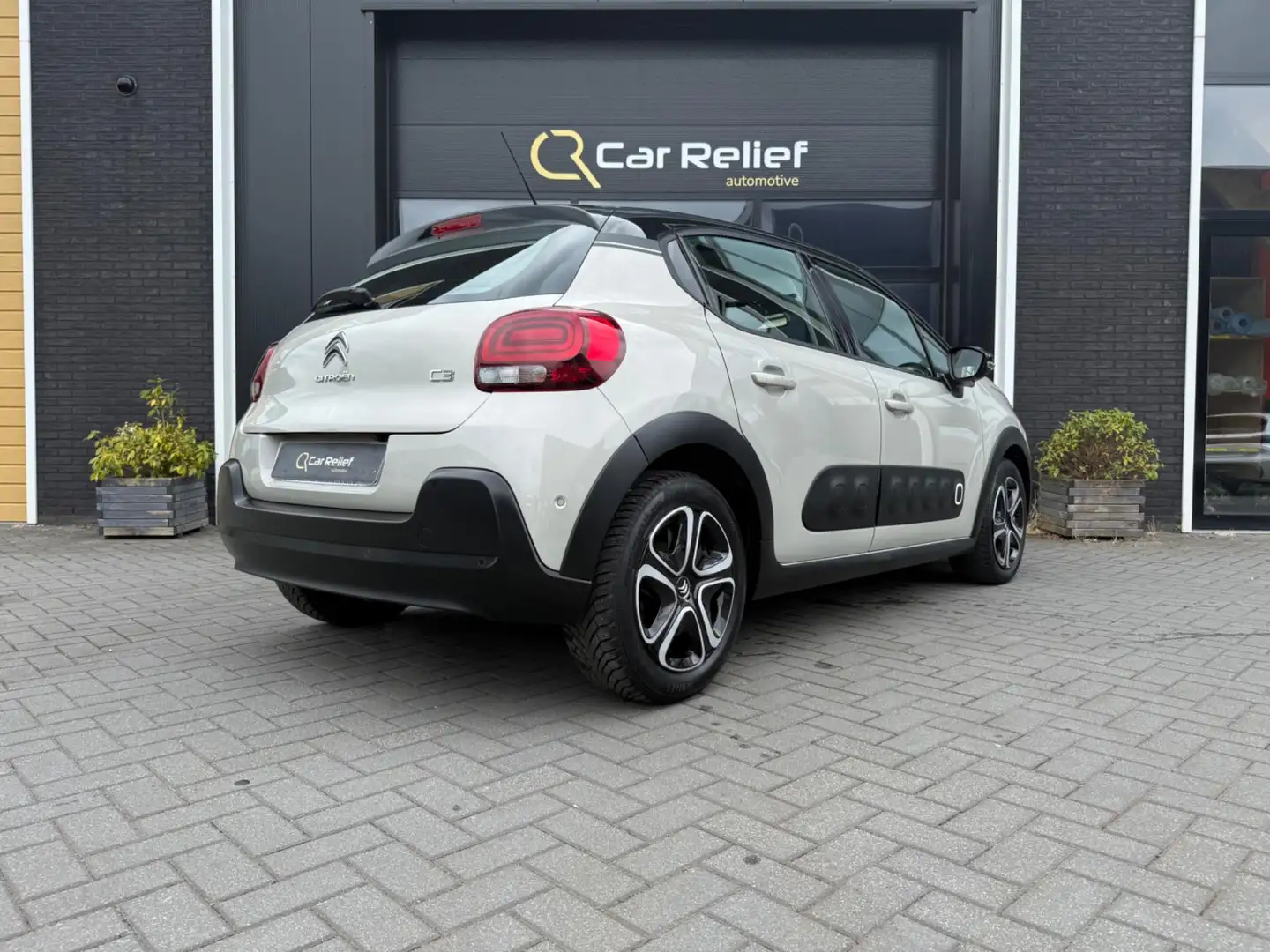 Citroen C3 1.2 PureTech S&S Shine | Parkeercamera | Dodehoekd Grijs - 2