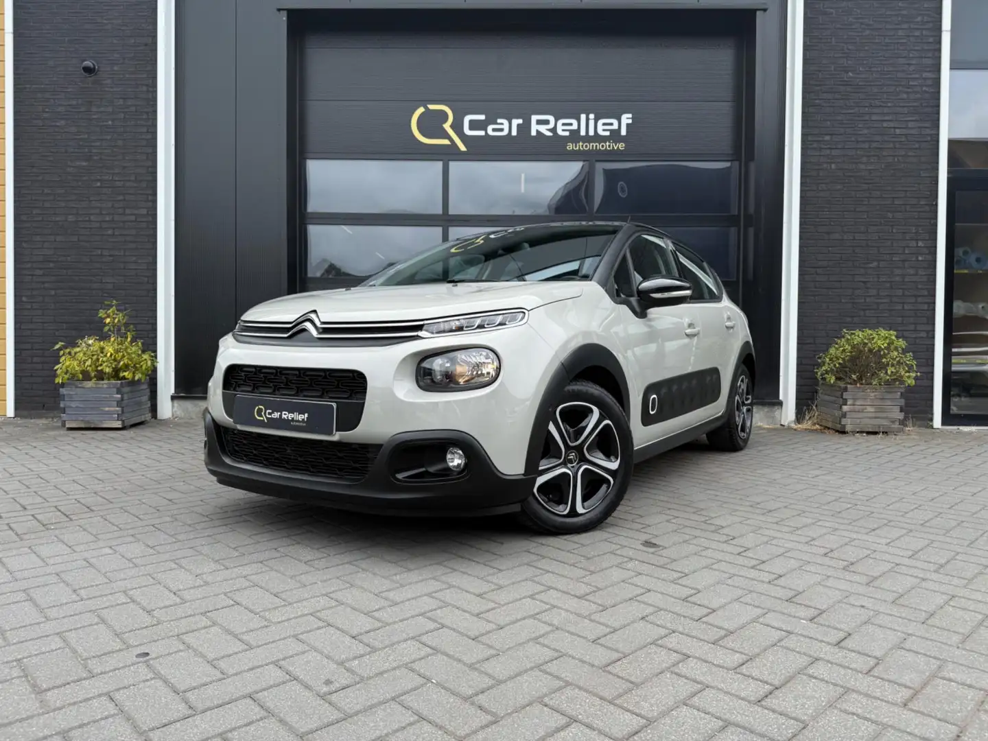 Citroen C3 1.2 PureTech S&S Shine | Parkeercamera | Dodehoekd Grijs - 1