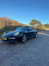 2.7 (987)