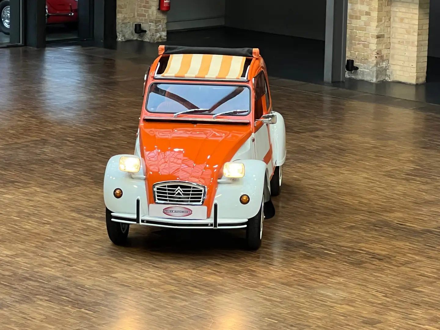 Citroen 2CV 2CV4 Spot Orange - 1