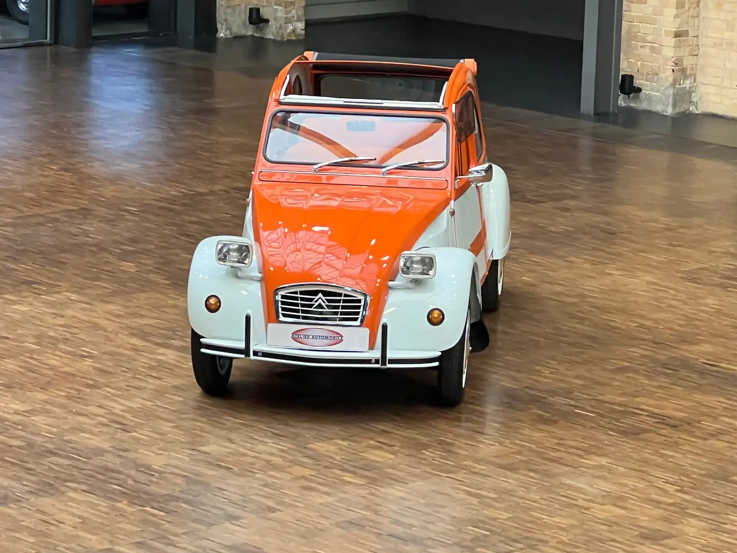 Citroen 2CV 2CV4 Spot Orange - 2