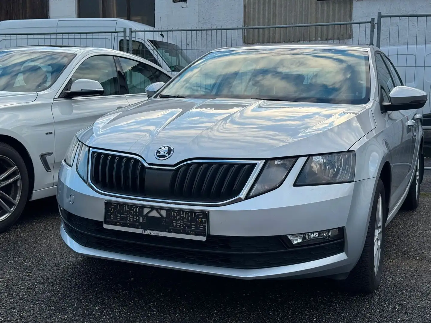 Skoda Octavia Ambition NAVI. SHZ. DSG. CLIMATRONIC Silber - 2