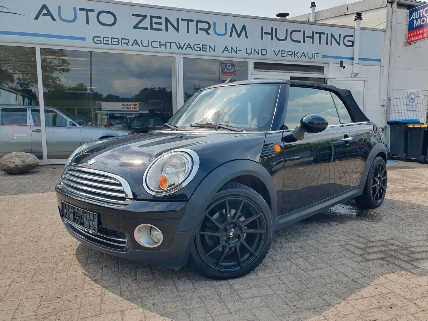 MINI Cooper Cabrio Cooper Schwarz - 1