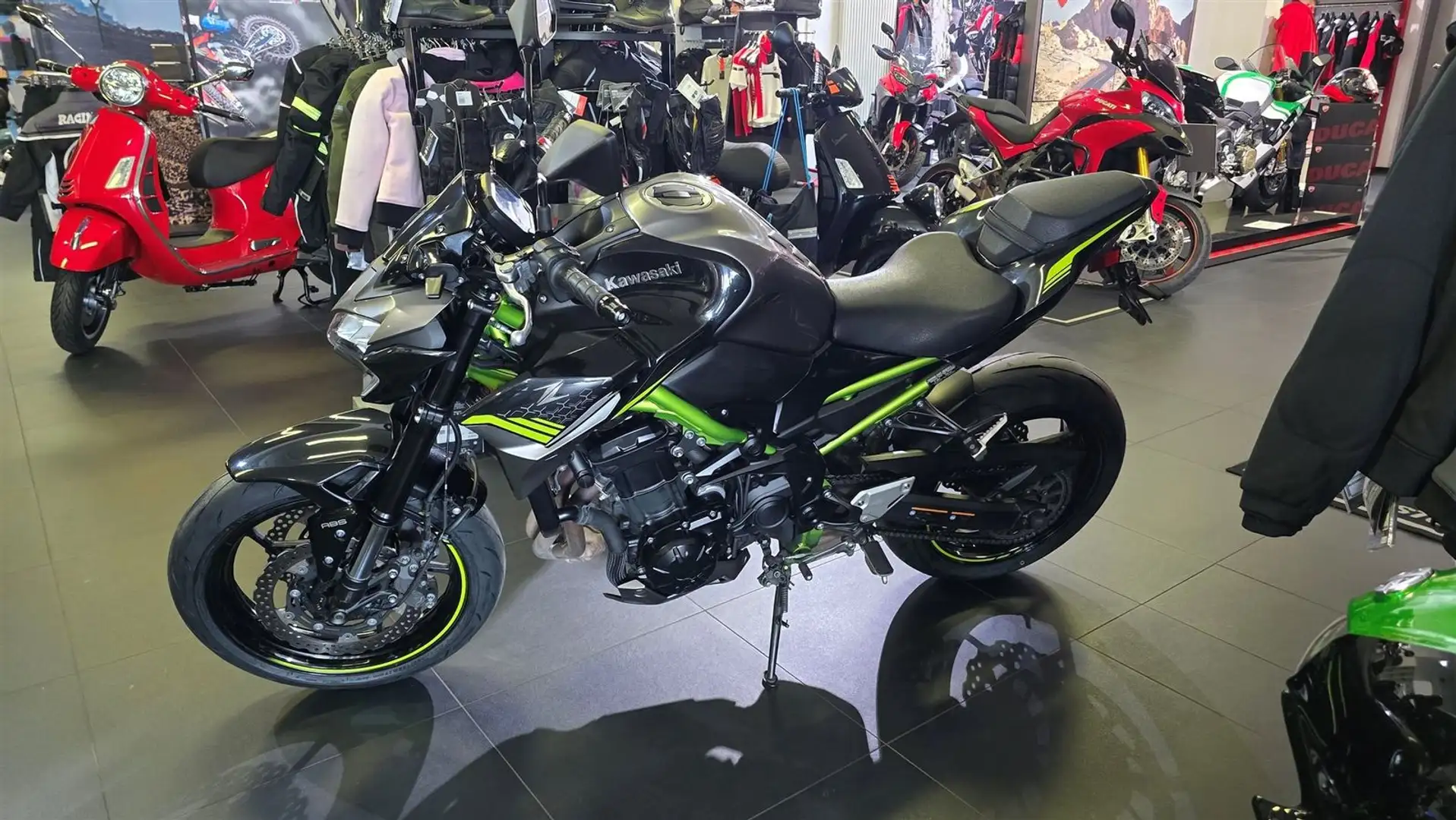Kawasaki Z 900 Vert - 2