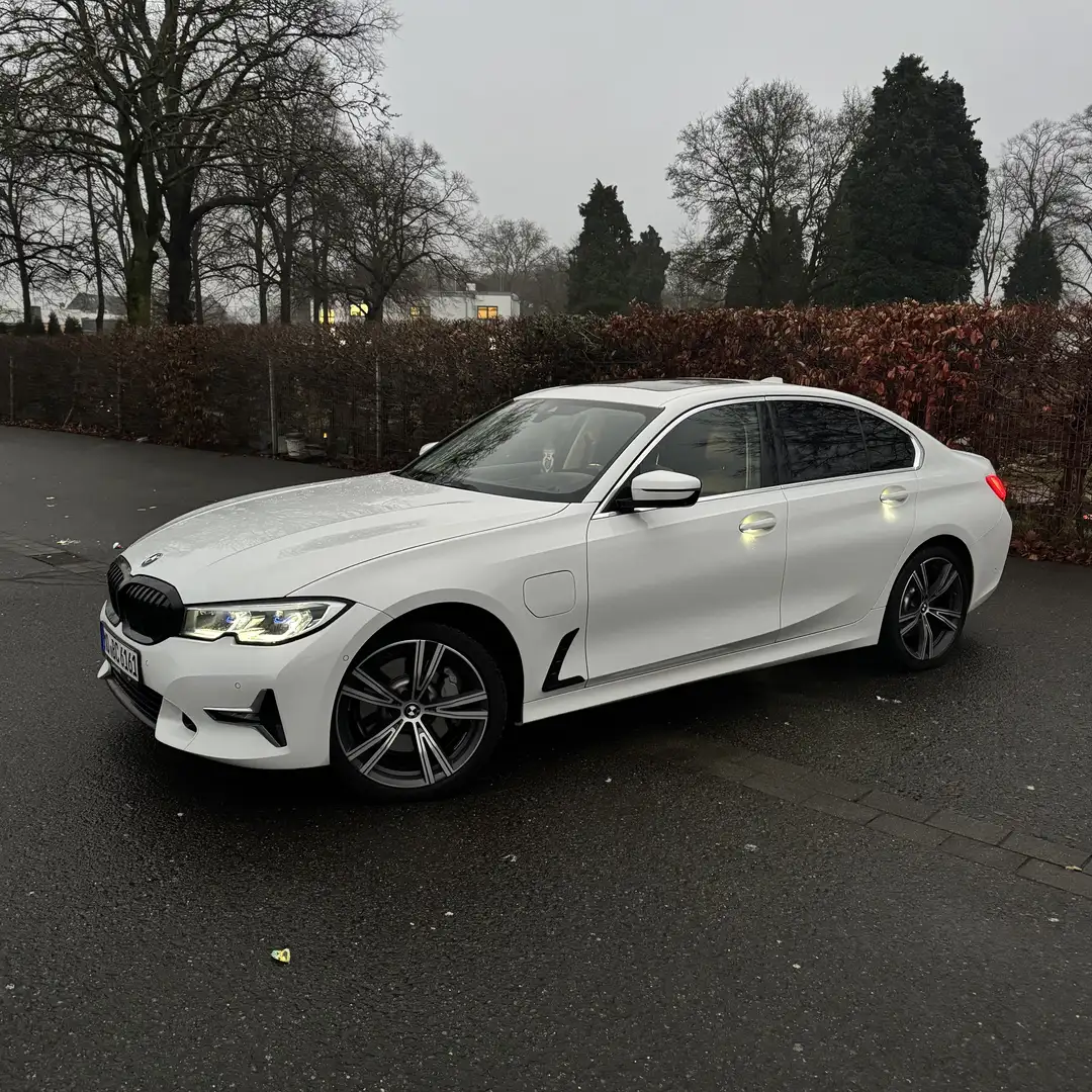 BMW 330 330 e xDrive Luxury Line Weiß - 2