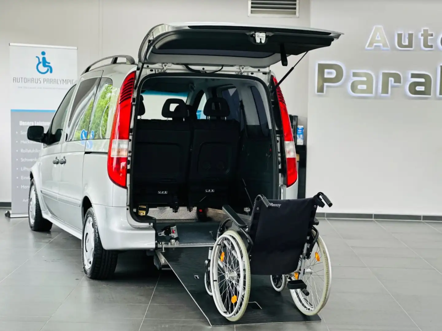 Mercedes-Benz Vaneo Compact Behindertengerecht-Rampe Aut. srebrna - 1