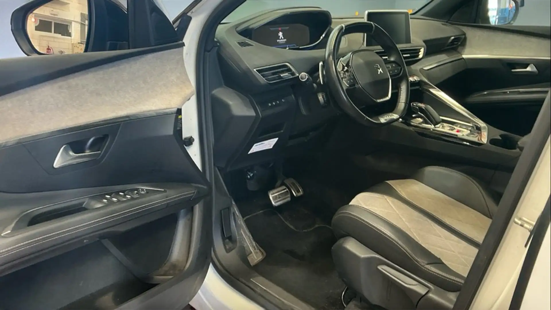 Peugeot 3008 300 e-EAT8 GT Weiß - 1