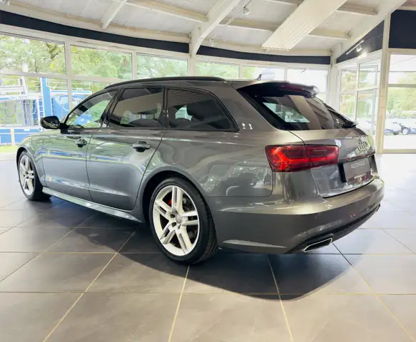 Audi A6 Avant view 4