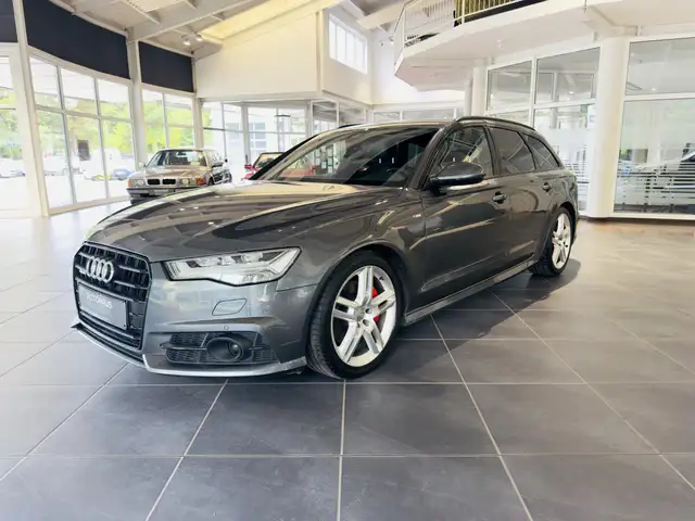 Audi A6 Avant view 3