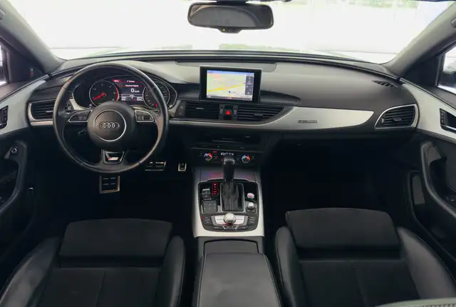Audi A6 Avant view 15