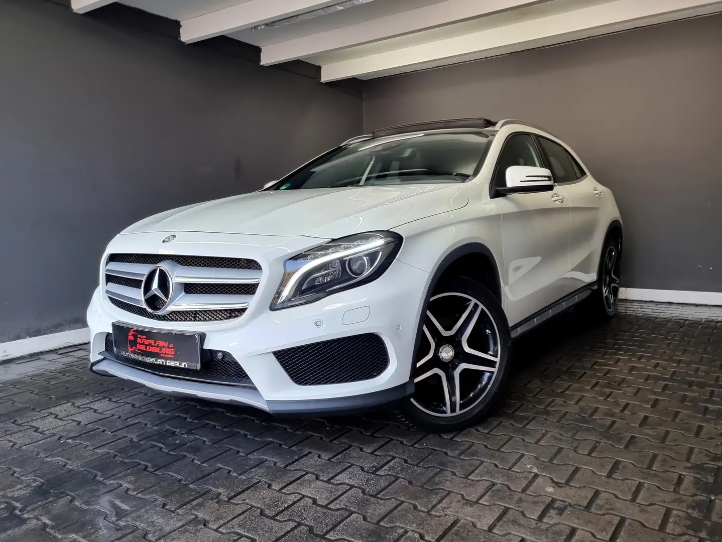 Mercedes-Benz GLA 250 7G-DCT , AMG LINE, PANORAMA, KEYLESS GO, LED Alb - 1