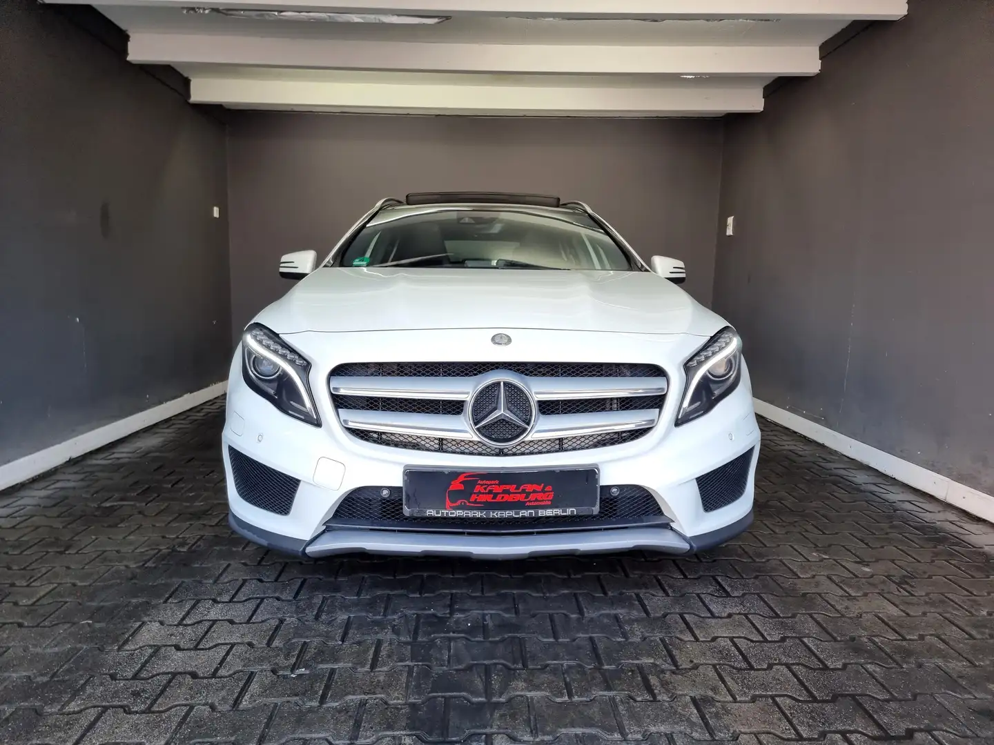 Mercedes-Benz GLA 250 7G-DCT , AMG LINE, PANORAMA, KEYLESS GO, LED Alb - 2