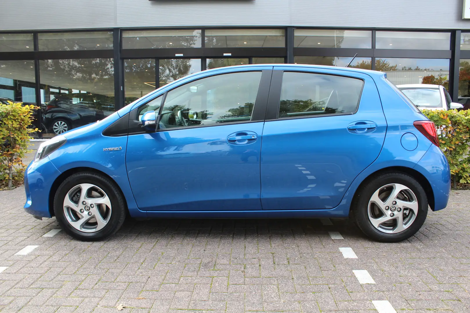 Toyota Yaris 1.5 Hybrid Lease Edition | Rijklaar | 'Trekhaak' | Blauw - 2