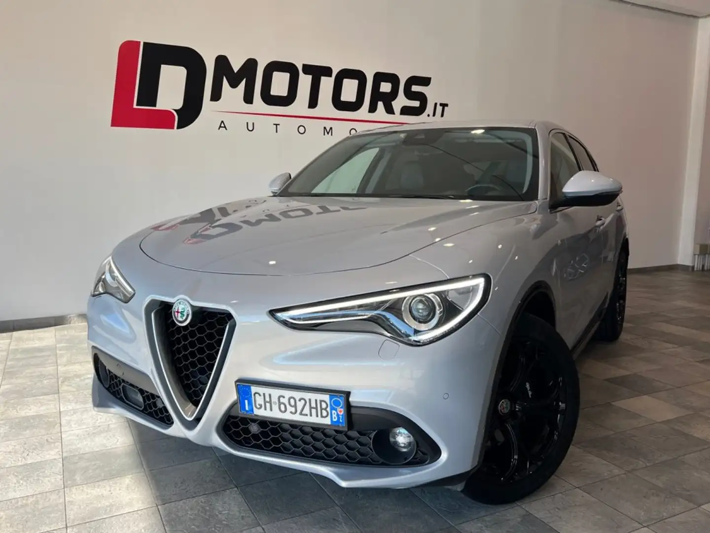 Alfa Romeo Stelvio 2.2 Turbodiesel 210 CV AT8 Q4 Ti Silber - 2