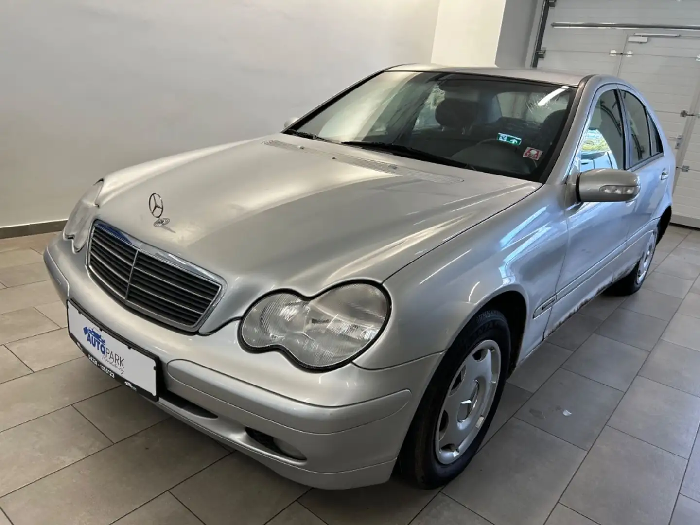 Mercedes-Benz C 180 Classic Silber - 1