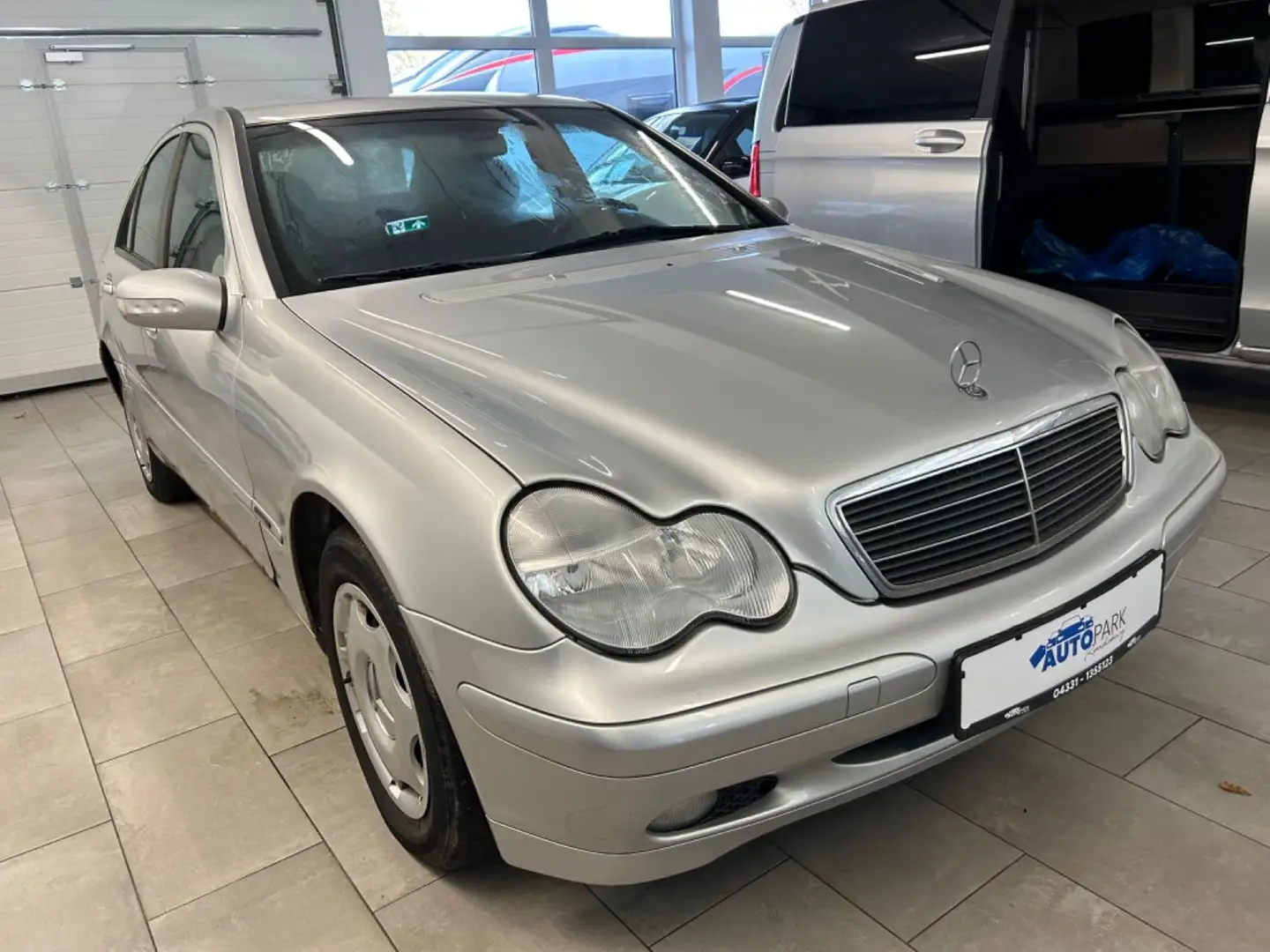 Mercedes-Benz C 180 Classic Silber - 2