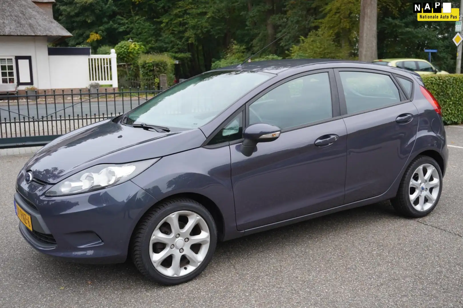 Ford Fiesta 1.25 Limited 5Drs Airco Lm Velgen Grijs - 1