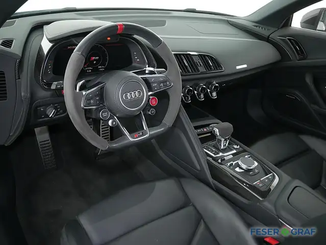Audi R8 view 6