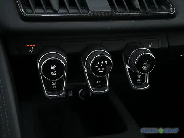 Audi R8 view 8