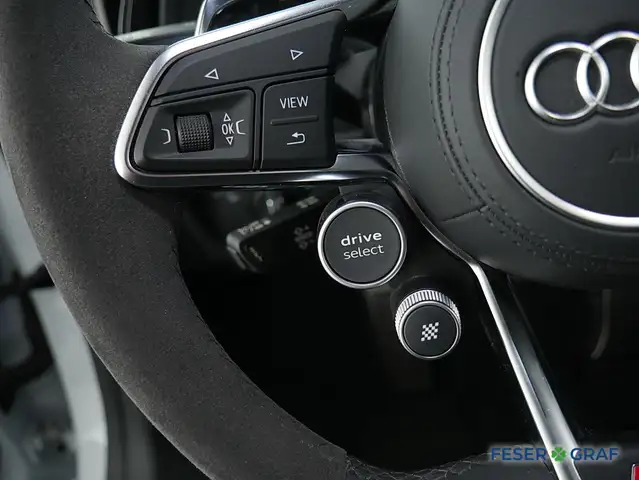 Audi R8 view 10