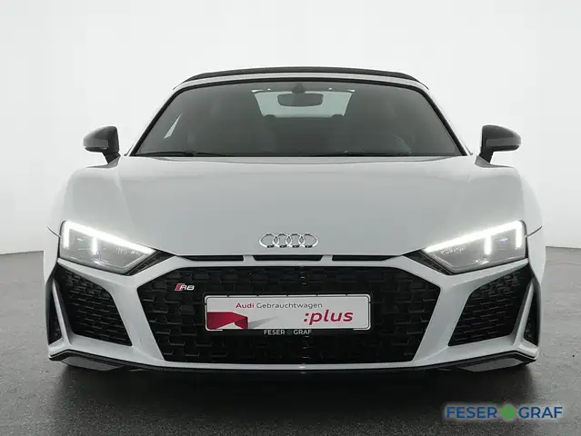 Audi R8 view 12