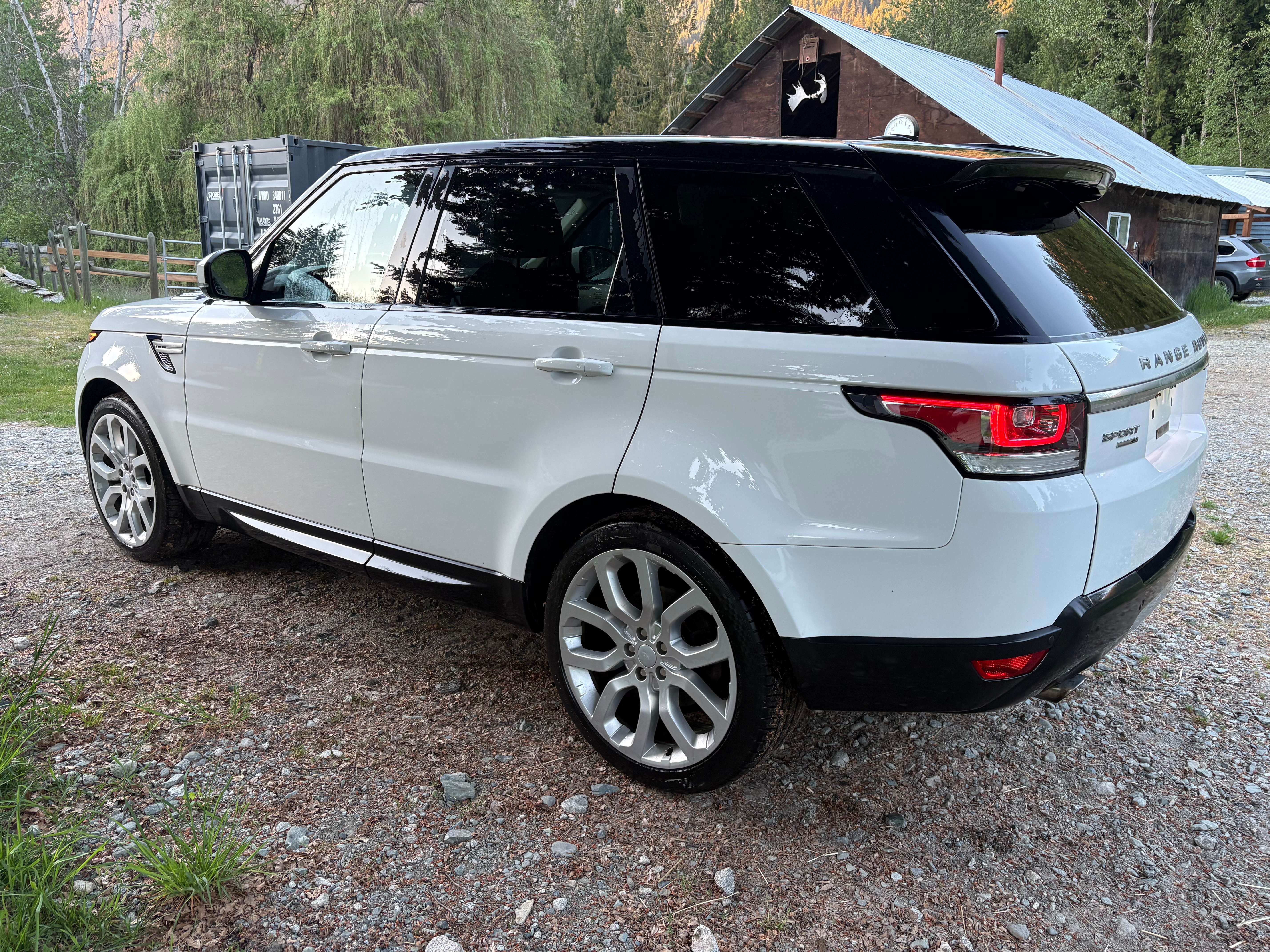 2016 Land Rover Range Rover Sport V6 HSE alt 4