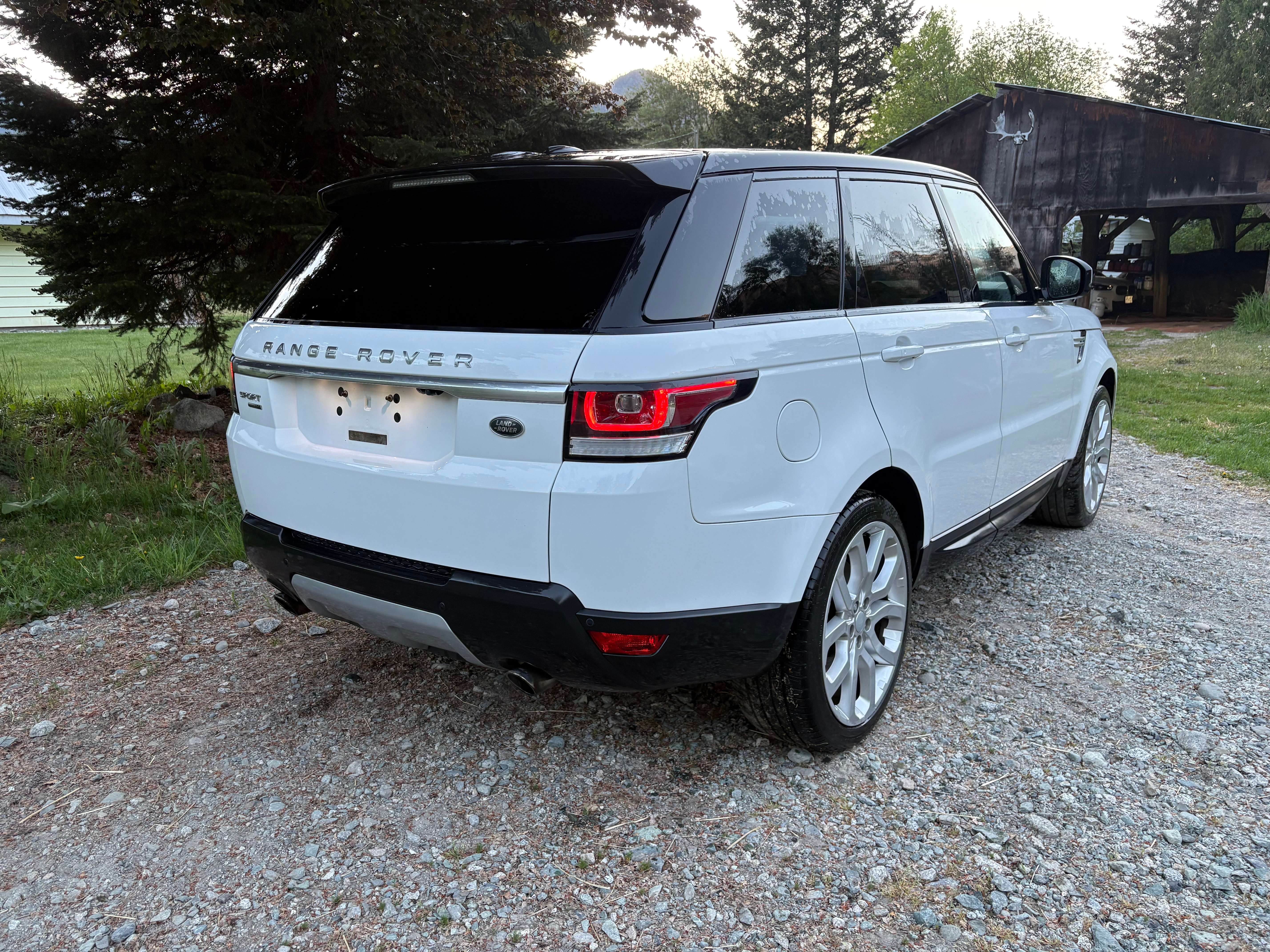 2016 Land Rover Range Rover Sport V6 HSE alt 3