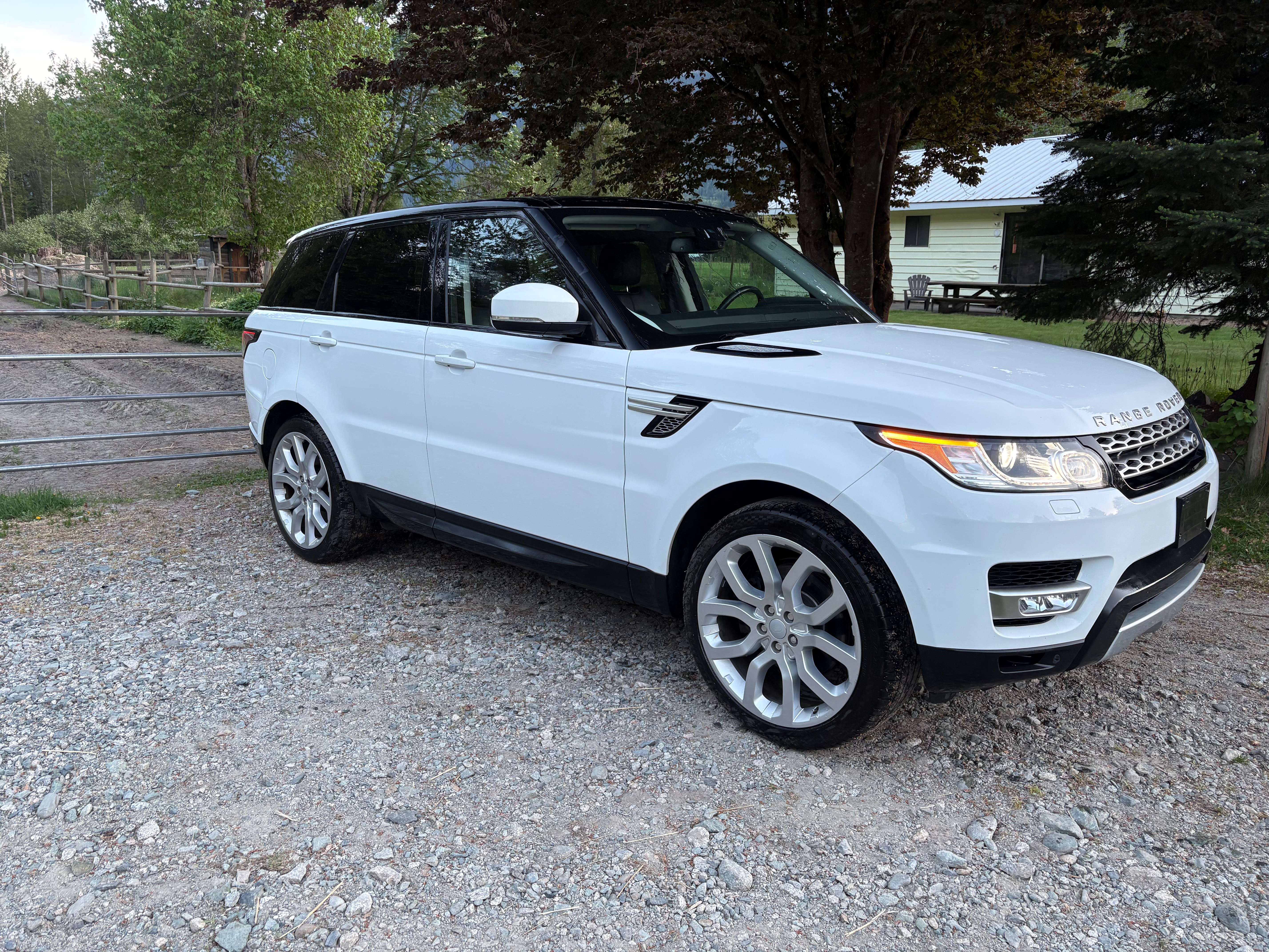 2016 Land Rover Range Rover Sport V6 HSE alt 2