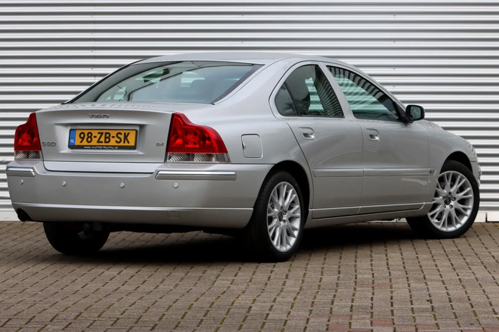 Volvo S60 2.4 Summum 170Pk Automaat volledige historie Plateado - 2