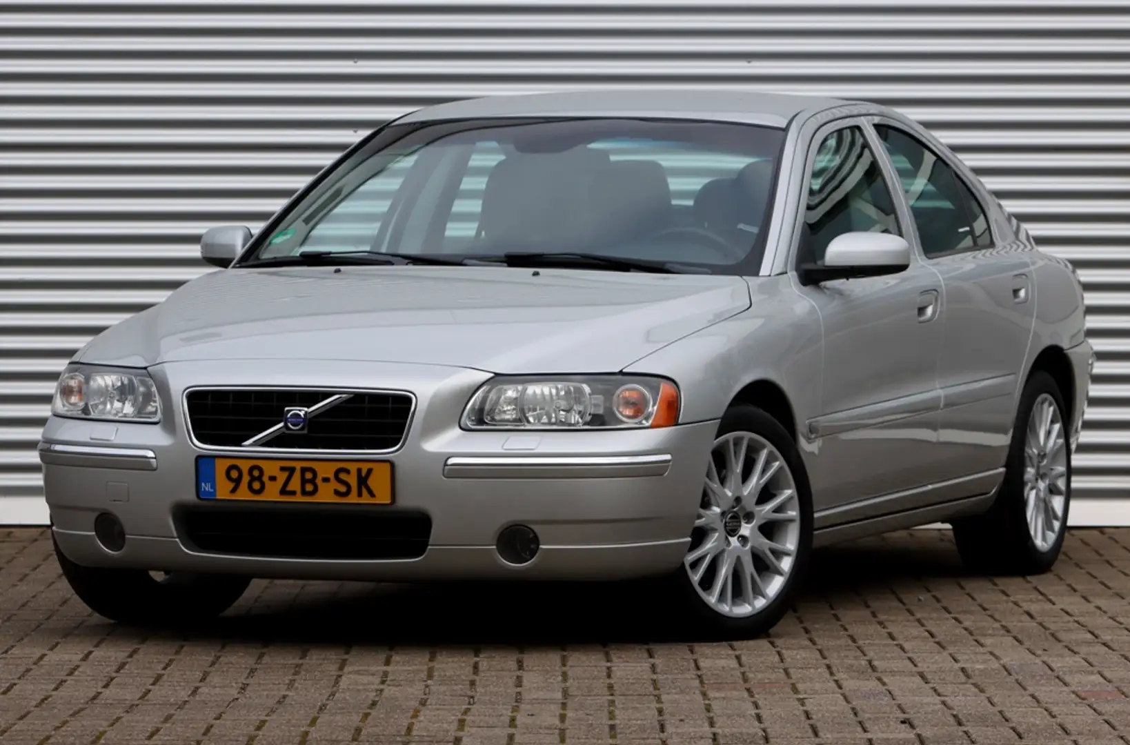 Volvo S60 2.4 Summum 170Pk Automaat volledige historie Plateado - 1