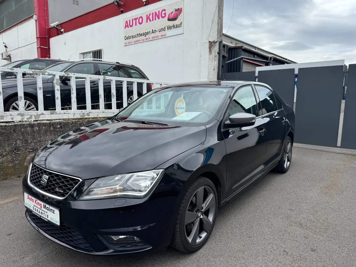SEAT Toledo Style RF*NUR 85000 KM**NAVI*USB*TEMPOMAT*BLUETOOTH*LEDER*SPORTSITZE*MEGA SCHÖN OPTIK* Schwarz - 1